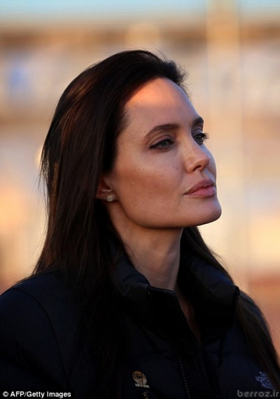 Photos of Angelina Jolie in Iraq (10)