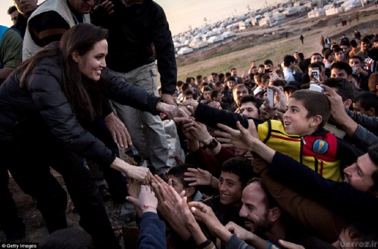 Photos of Angelina Jolie in Iraq (11)