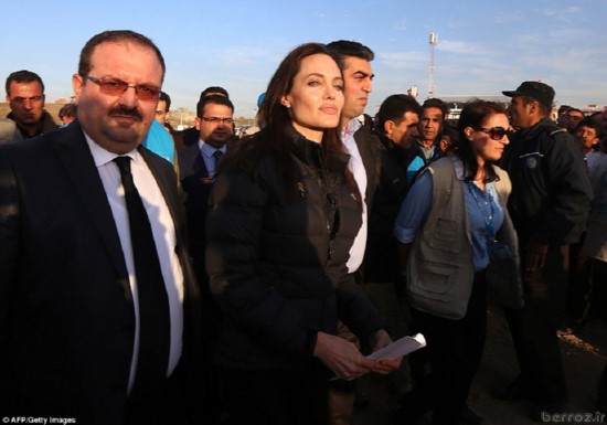 Photos of Angelina Jolie in Iraq (13)