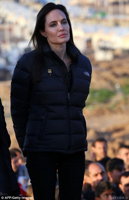 Photos of Angelina Jolie in Iraq (14)