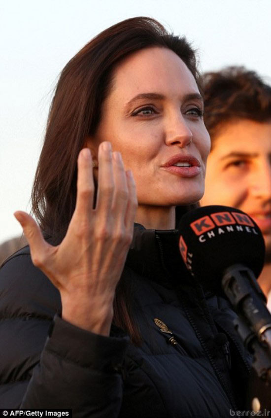 Photos of Angelina Jolie in Iraq (16)