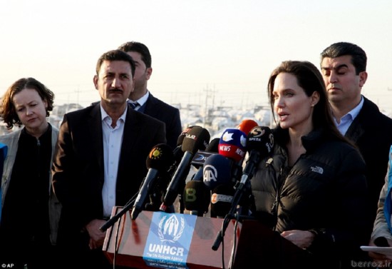 Photos of Angelina Jolie in Iraq (4)