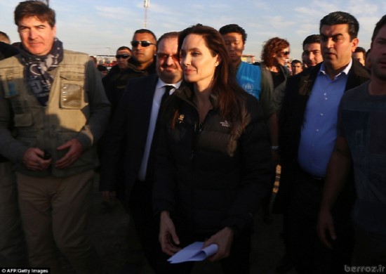 Photos of Angelina Jolie in Iraq (7)