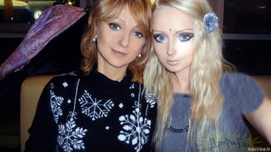 Real-Life-Barbie-Valerie-Lukyanova-With-Her-Mother---instagram-barbie